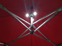 Éclairage LED suspensible pour faire des marchées, expositions ou foires.
