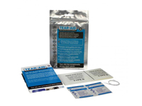 Contenu d'un paquet Tear Aid type A : patch, filet de renfort, 4 chiffons à l'alcool et manuel